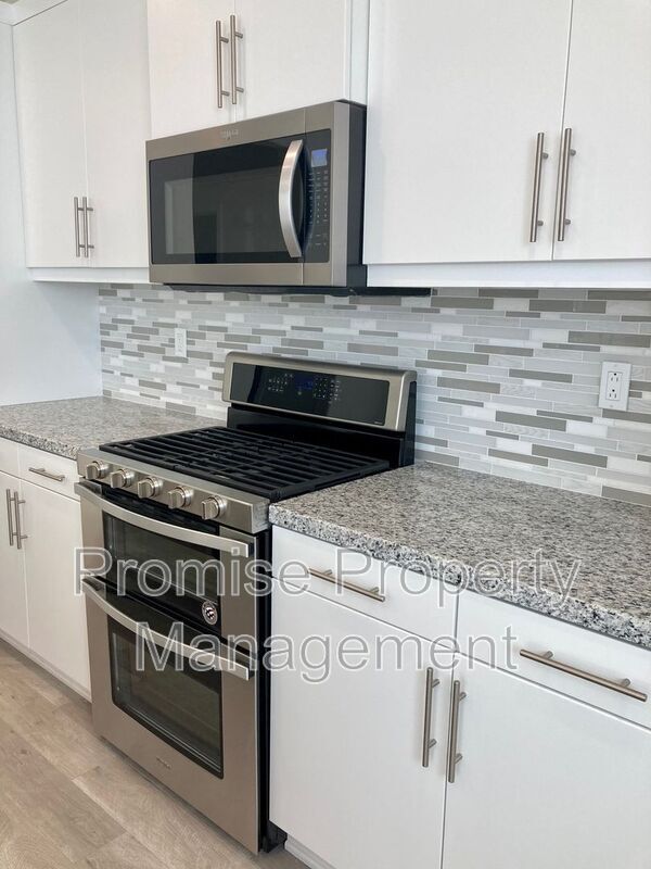 Building Photo - 4209 Cam. Del Flor