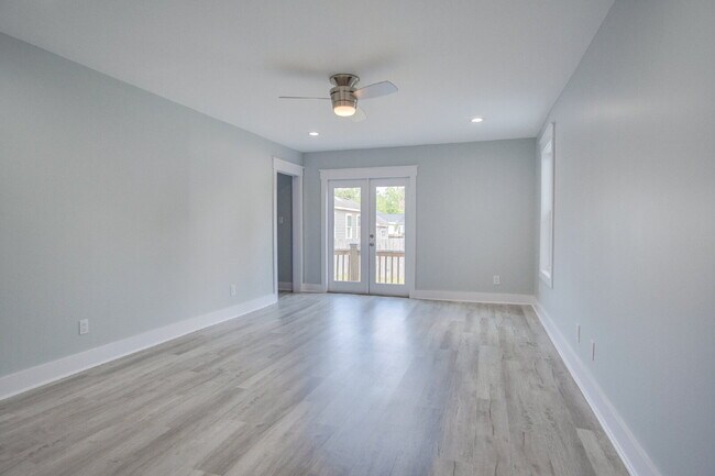 Building Photo - East Hill 3BR Home Near Bayview Park with Office, Hot Tub, Workshop & Detached Garage