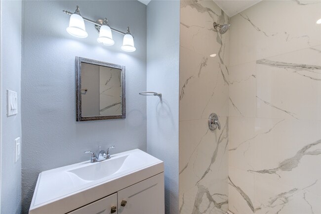 Building Photo - 4545 Bricker St