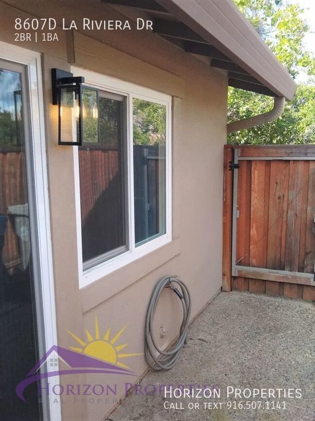 Building Photo - 8607 La Riviera Dr