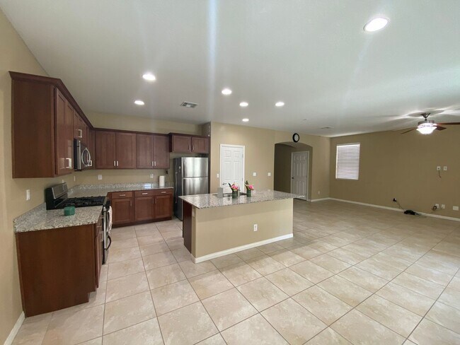 Building Photo - Two Story home