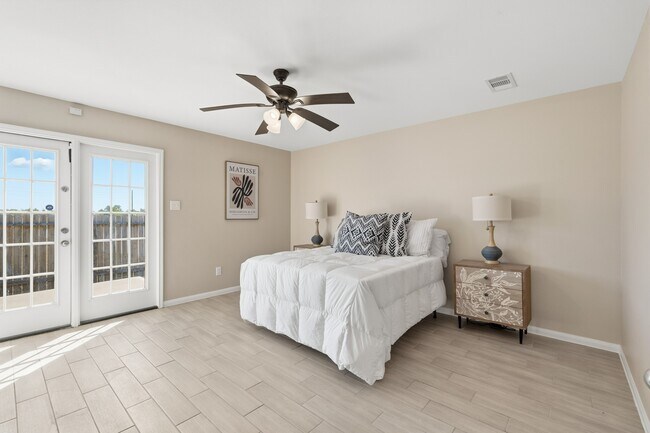 Building Photo - 1001 Strawberry Ridge Dr