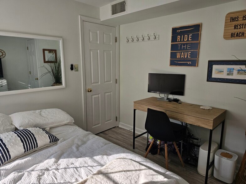 Building Photo - 52 Wesley Rd