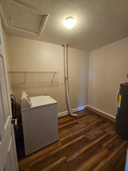 utility room - 21 Crescent Lake Dr