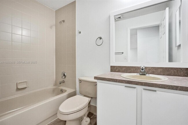 Building Photo - 6305 Willoughby Cir