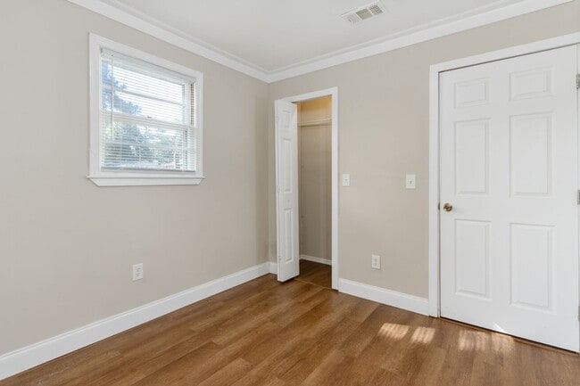 Building Photo - Beautifully updated, all-brick home located in the prime location of Irmo, SC