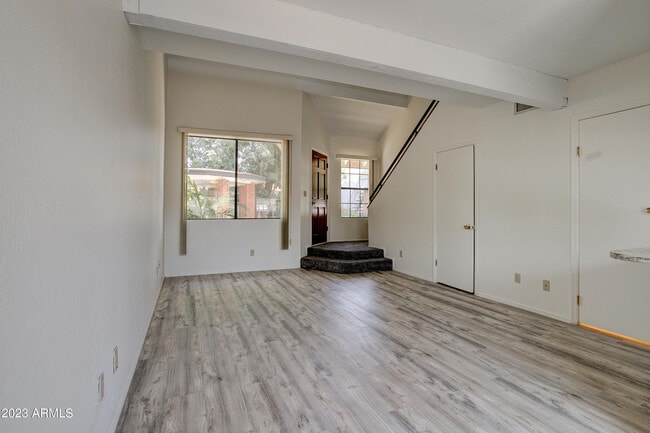 Building Photo - 2215 W Augusta Ave