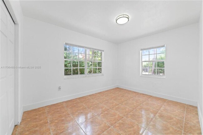 Building Photo - 2 bedroom in Miami FL 33150
