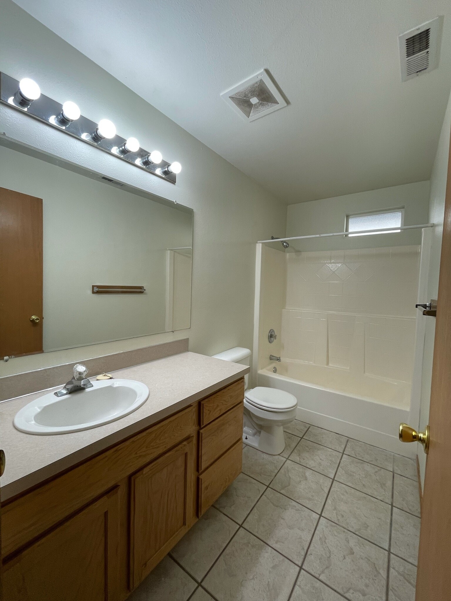 Upstairs Bathroom - 3600 Fairbanks Ave