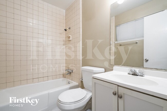 Building Photo - 215 Oriole Blvd