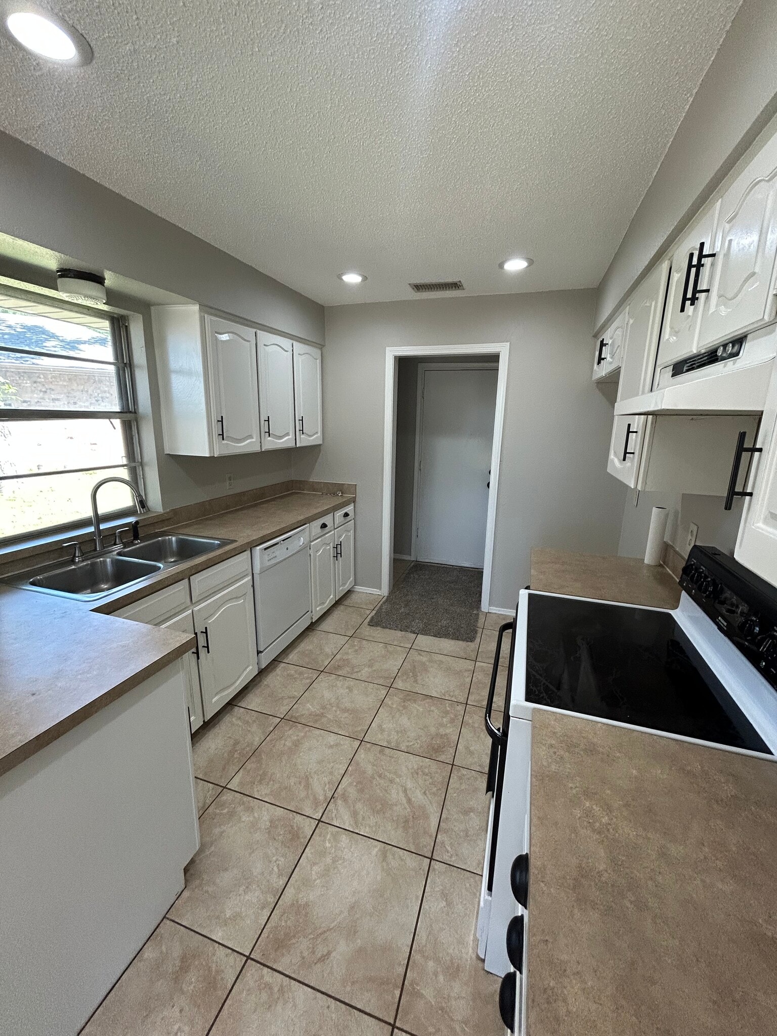 Building Photo - 1007 Almond Ct