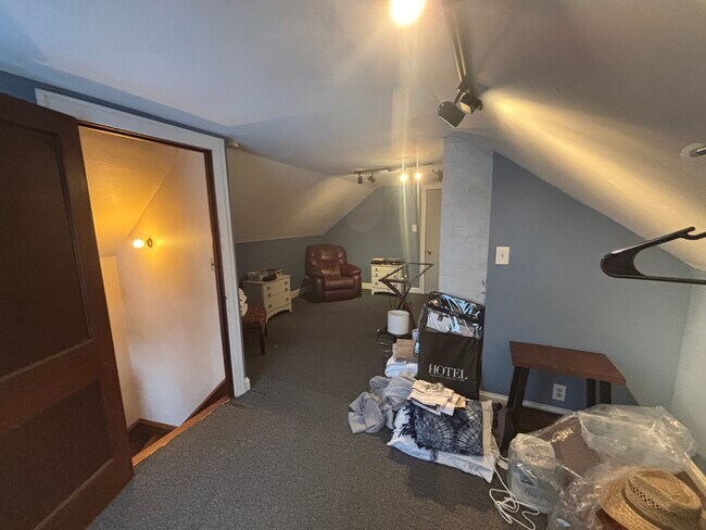 Building Photo - 717 S Fairview St