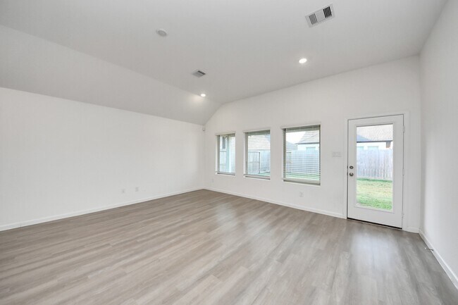 Building Photo - 30327 Tall Fescue Dr