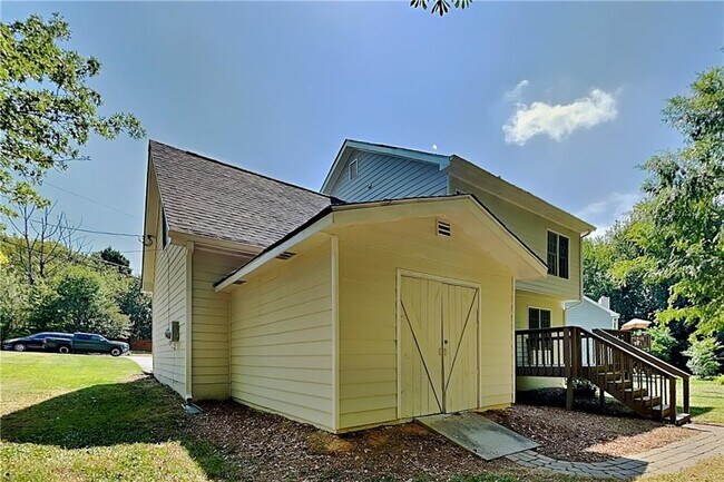 Building Photo - 1275 Shamrock Hill Cir