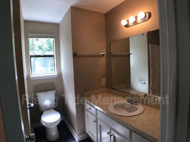 Building Photo - 1200 Birchwood St