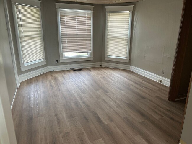 Building Photo - 107 Morgan St