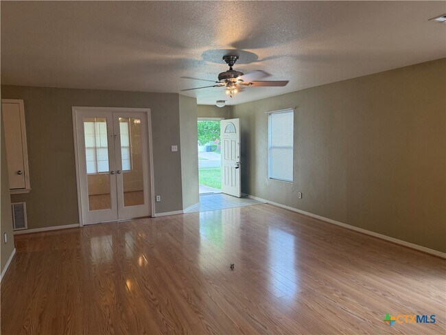 Building Photo - 2300 Maedell Dr