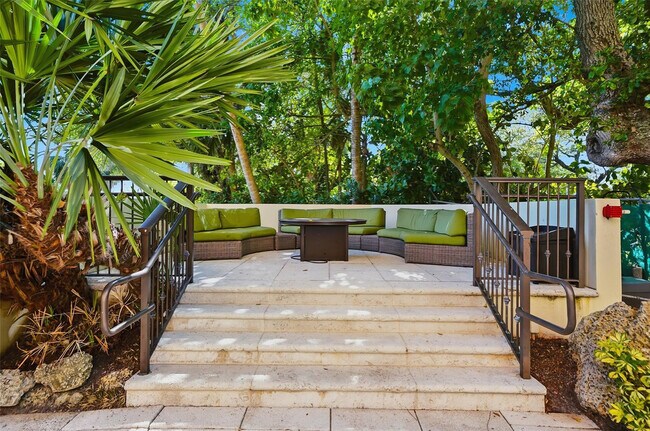 Building Photo - 2951 S Bayshore Dr