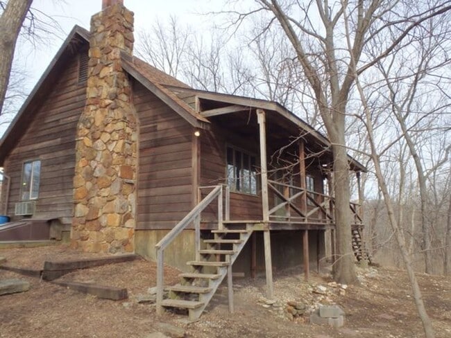 Building Photo - Unique 3 Bed 2 Bath Cabin In The Heart of Columbia!