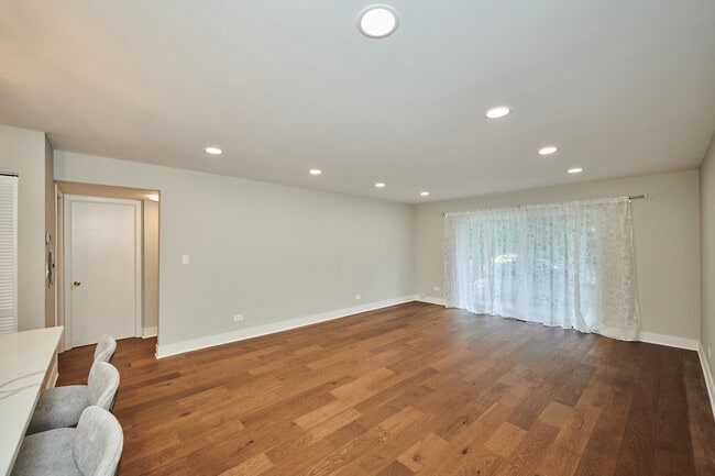 Building Photo - 7074 N Ridge Blvd