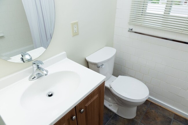 Building Photo - Comfortable Single-Family Living with All-...