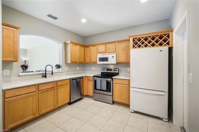 Building Photo - 10004 Ravello Blvd