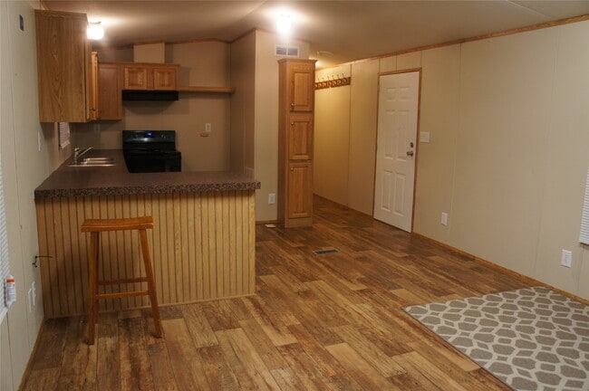 Building Photo - 601 Clear Lake Rd