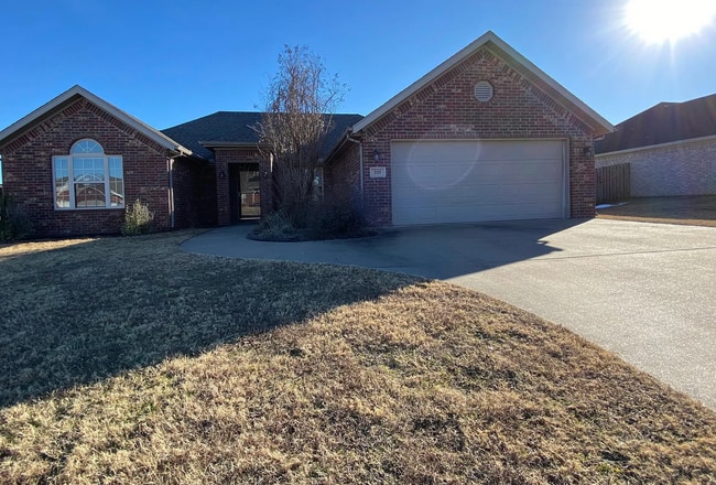 Building Photo - 320 Beasley Dr