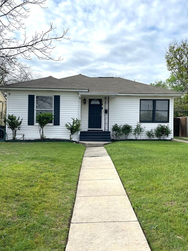 Primary Photo - Charming Olmos Park Terrace Rental