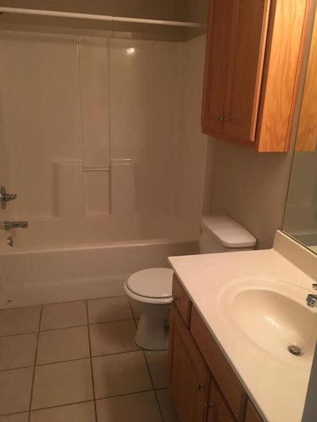 Building Photo - Perfect 3 bed 3.5 bath great school district!!