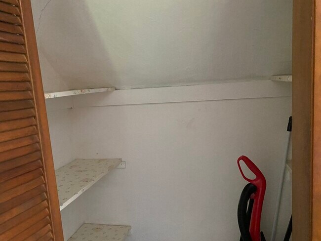 Building Photo - 83 S Main St