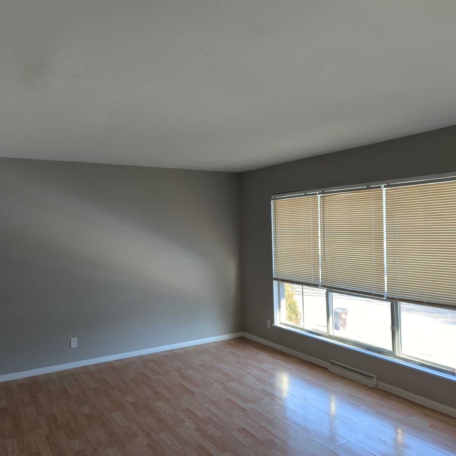 Building Photo - 6205 N Devonshire Dr