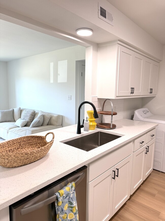 Building Photo - 1162 W Cato Springs Rd