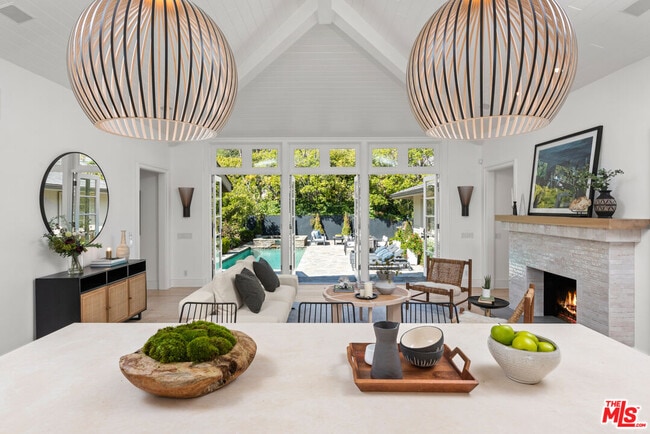 Building Photo - 1330 N Wetherly Dr