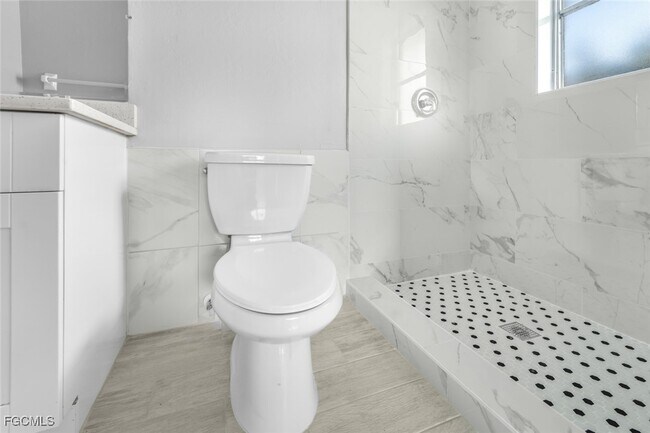 Building Photo - 2935 SE 15th Pl