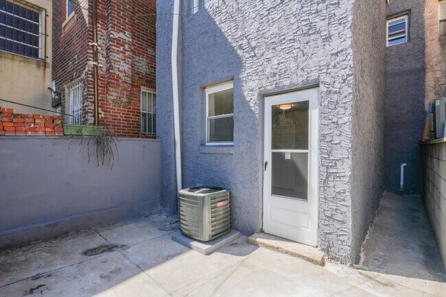 Building Photo - 1335 S 8th St