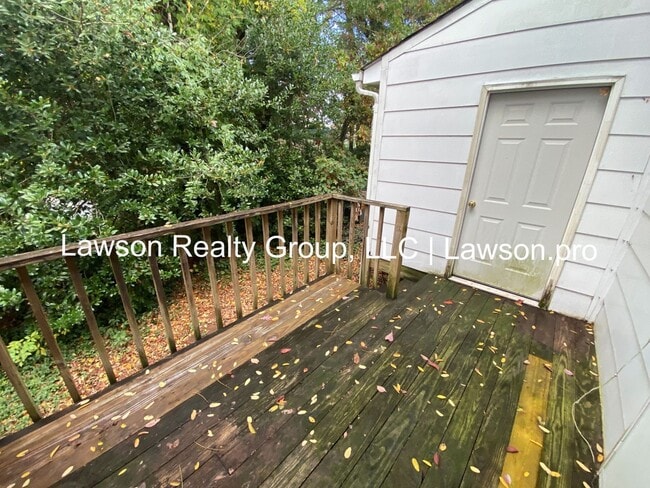 Building Photo - Charming Salem Townhome