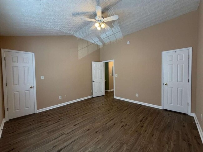 Building Photo - 644 Kenridge Dr