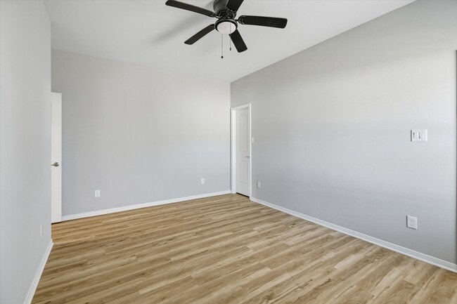 Building Photo - 205 N Bay