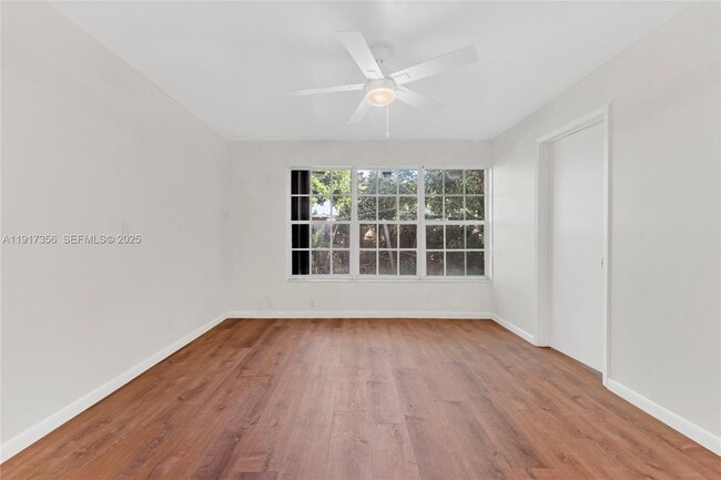 Building Photo - 550 SW 38th Terrace