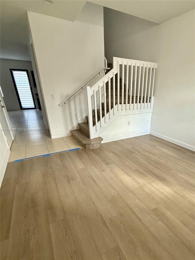 Building Photo - 673 NE 191st St