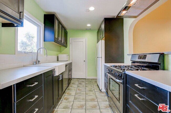 Building Photo - 10567 Ayres Ave