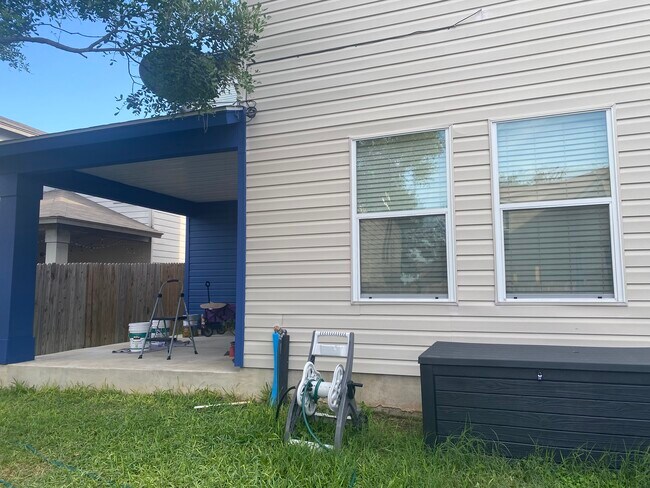 Building Photo - 2219 Boxer Palm