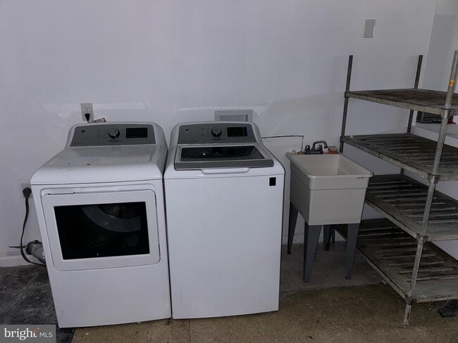 Building Photo - 4655 Benson St