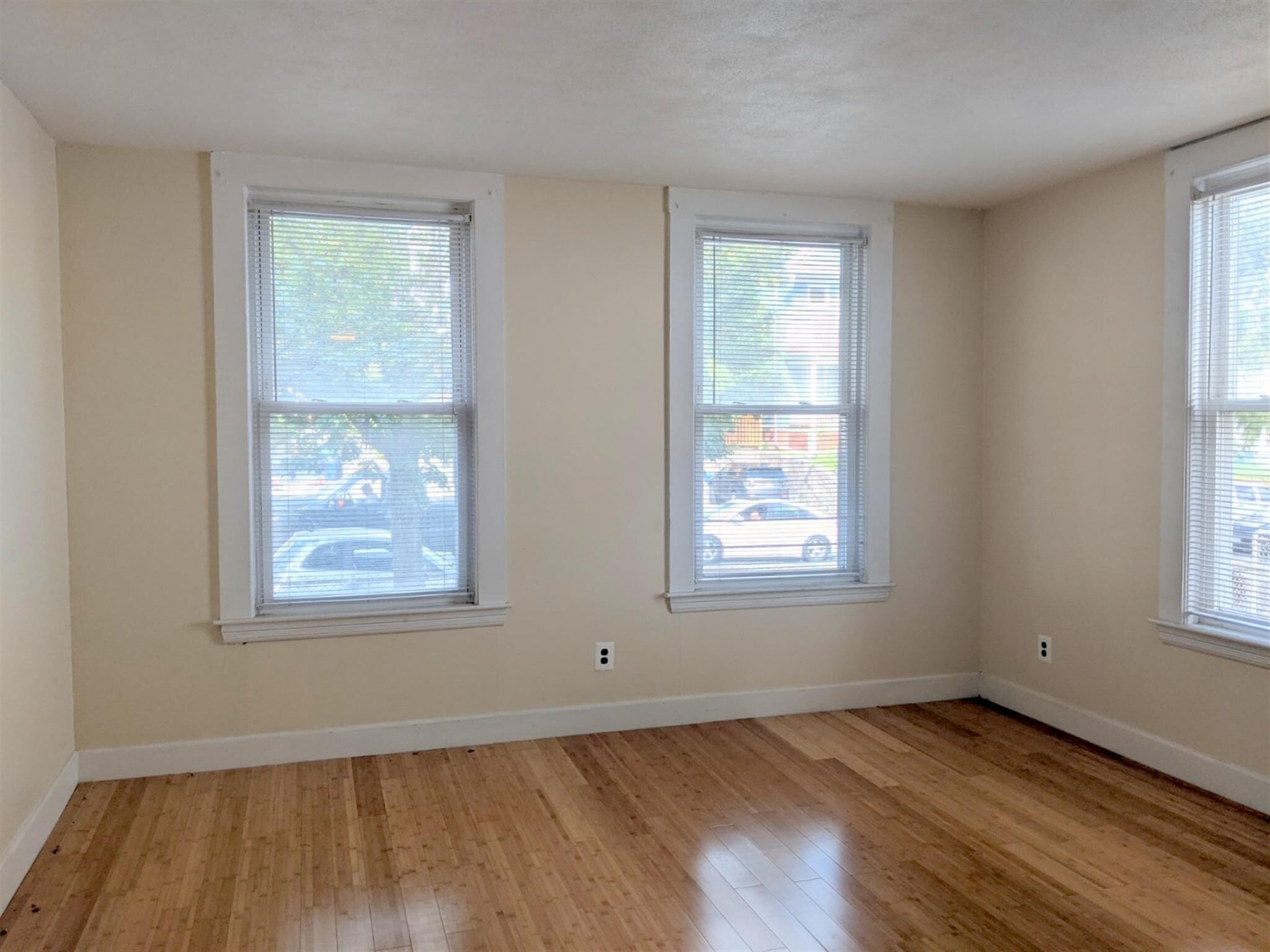 Building Photo - 1102 Broadway