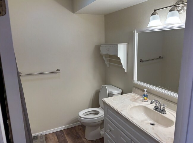 Bathroom - 9725 Independence Dr