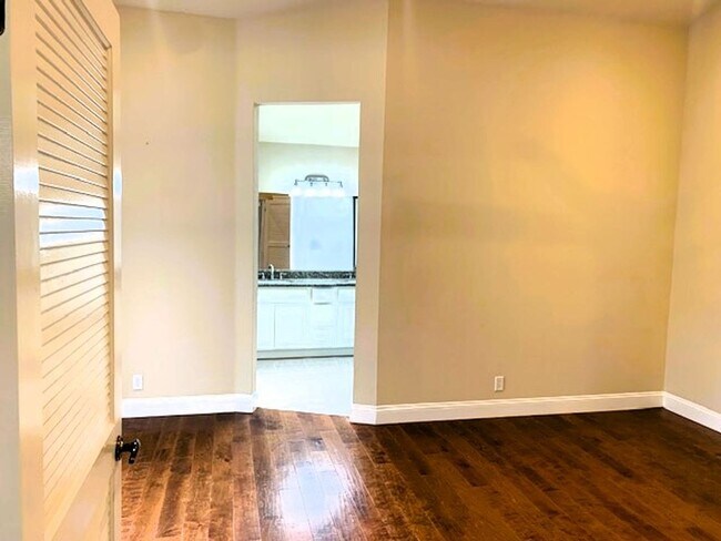 Building Photo - Charming Single-Story Duet in Danbury Park – Prime Location Across from Orloff Park!