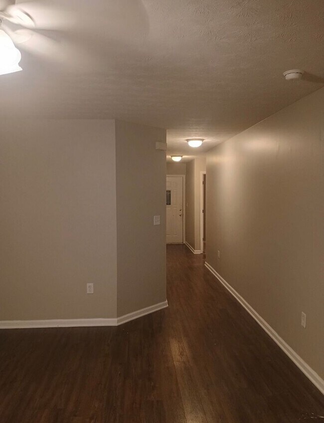 Building Photo - **LESS than 10 minute Drive from Fort Knox**