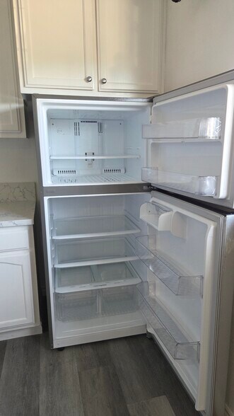 Refridgerator - 4639 Lincoln Ave
