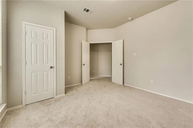Building Photo - 9304 Regal Oaks Dr